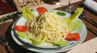 Spaghetti with cheese